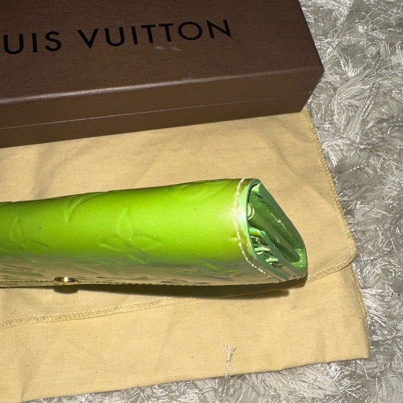 Louis Vuitton Sarah Wallet Monogram Vernis Vert Tonic - Picture 14 of 17